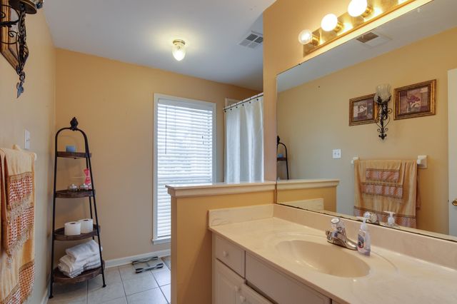 8794 OVERCUP OAKS DR, Memphis, TN 38018