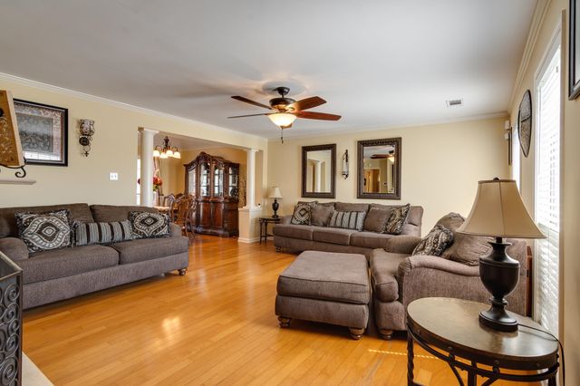 8794 OVERCUP OAKS DR, Memphis, TN 38018