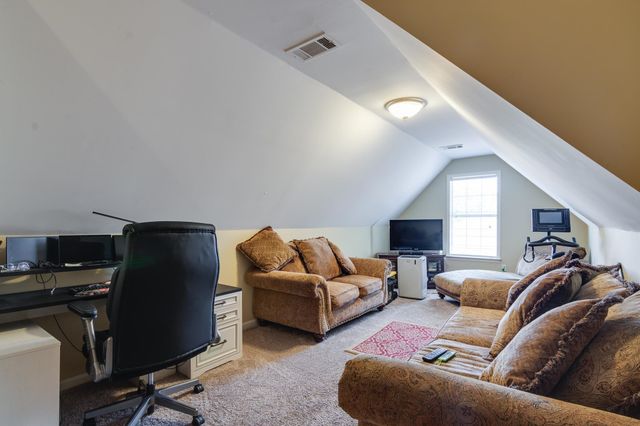 8794 OVERCUP OAKS DR, Memphis, TN 38018