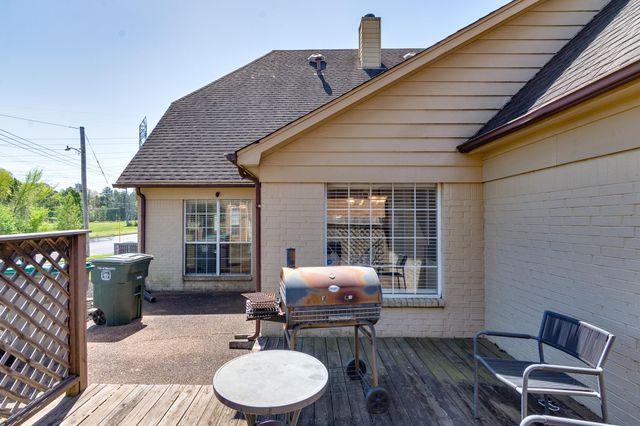 8794 OVERCUP OAKS DR, Memphis, TN 38018