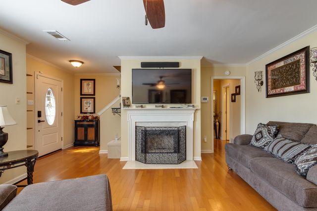 8794 OVERCUP OAKS DR, Memphis, TN 38018