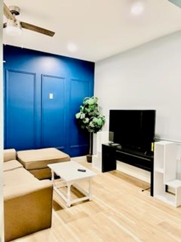 1455 W Highland Avenue, Chicago, IL 60660