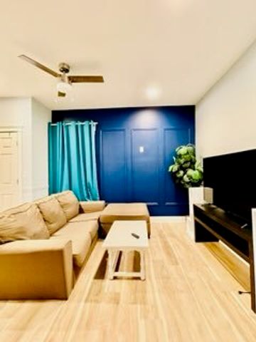 1455 W Highland Avenue, Chicago, IL 60660