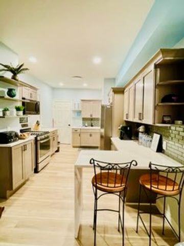 1455 W Highland Avenue, Chicago, IL 60660