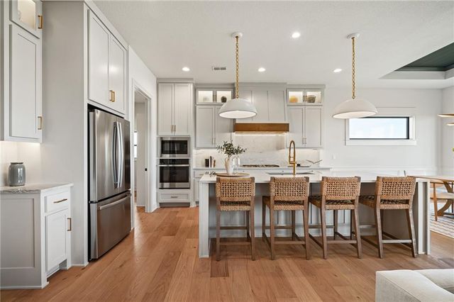 11239 S Sunray Drive, Olathe, KS 66061