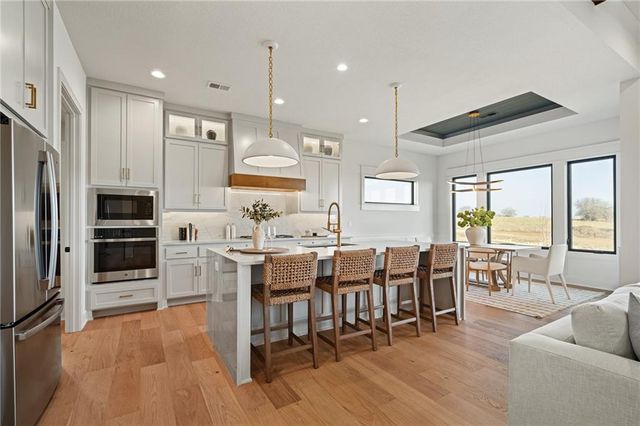 11239 S Sunray Drive, Olathe, KS 66061