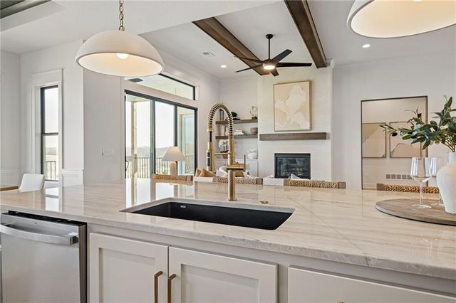 11239 S Sunray Drive, Olathe, KS 66061