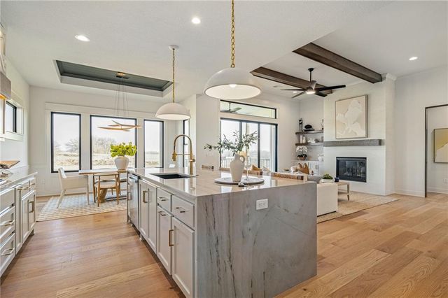 11239 S Sunray Drive, Olathe, KS 66061