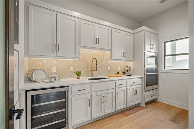 11239 S Sunray Drive, Olathe, KS 66061