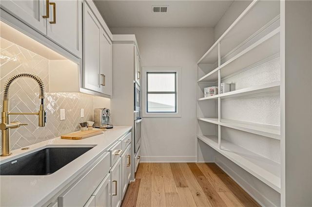 11239 S Sunray Drive, Olathe, KS 66061