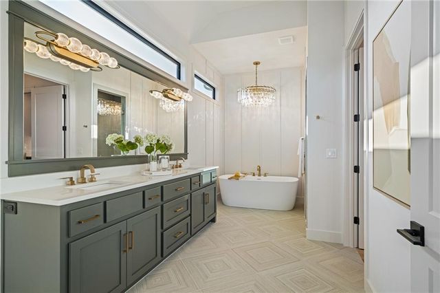 11239 S Sunray Drive, Olathe, KS 66061