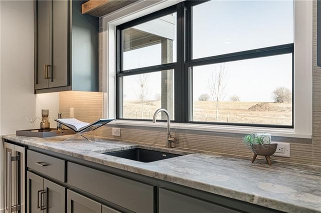 11239 S Sunray Drive, Olathe, KS 66061