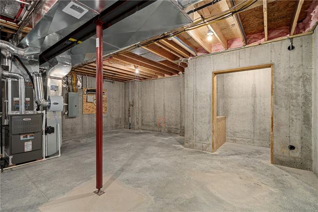 11239 S Sunray Drive, Olathe, KS 66061