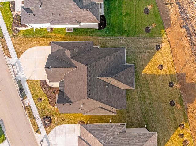 11239 S Sunray Drive, Olathe, KS 66061