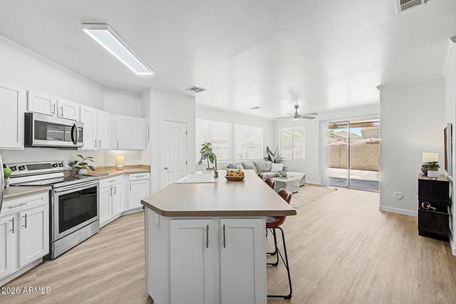 6817 S 40TH Lane, Phoenix, AZ 85041