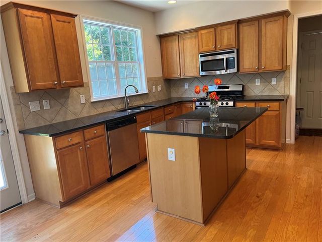 610 Cricklewood Drive, Suwanee, GA 30024