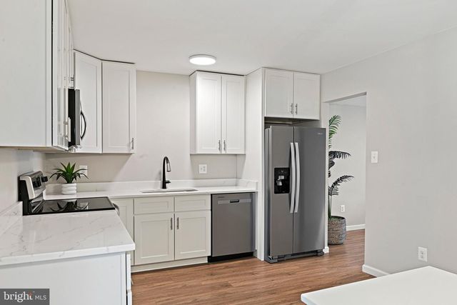 1118 SHANNON PL, Herndon, VA 20170