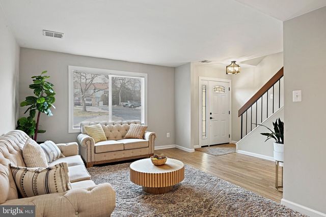 1118 SHANNON PL, Herndon, VA 20170