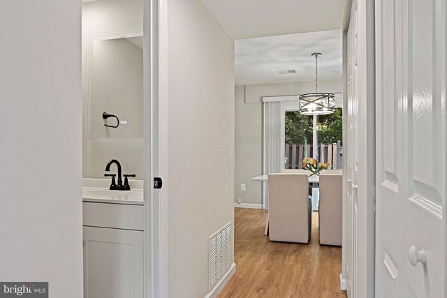 1118 SHANNON PL, Herndon, VA 20170