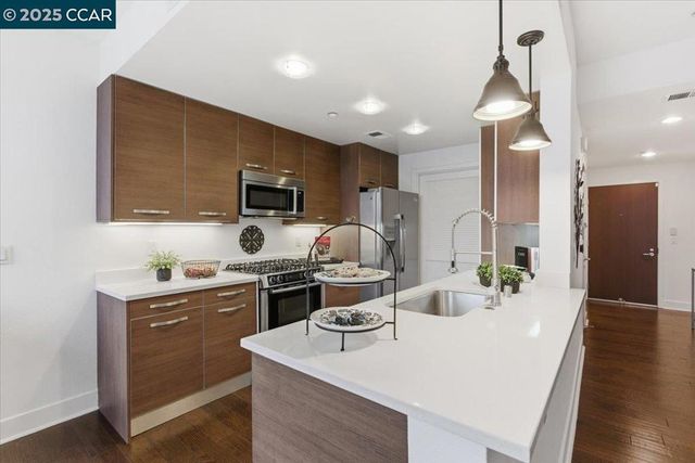 555 Ygnacio Valley Rd 204, Walnut Creek, CA 94596