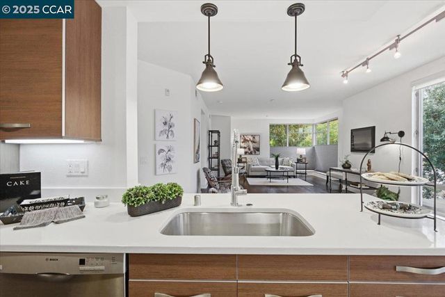 555 Ygnacio Valley Rd 204, Walnut Creek, CA 94596