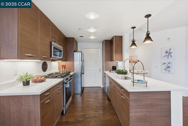 555 Ygnacio Valley Rd 204, Walnut Creek, CA 94596