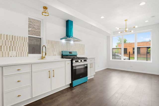 4502 W THOMAS Street, Chicago, IL 60651