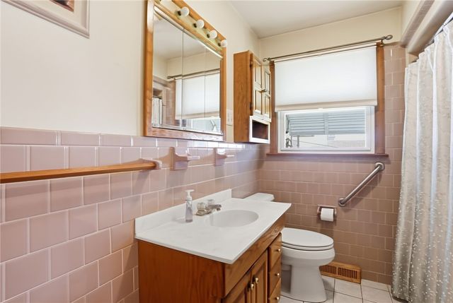 84 West Earle Street, Cumberland, RI 02864