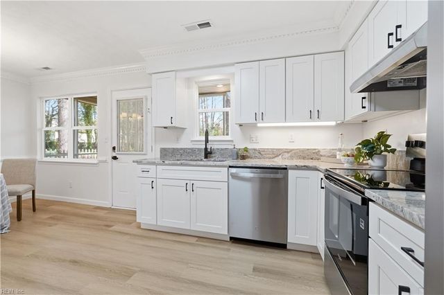 2011 Candlelight DR, Chesapeake, VA 23325