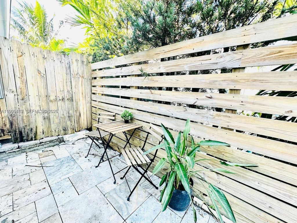 1004 N 16th Ave 1, Hollywood, FL 33020