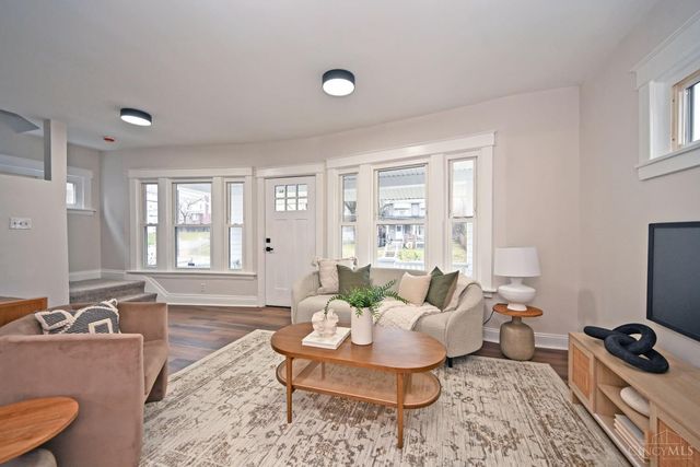 1933 Hewitt Avenue, Cincinnati, OH 45207