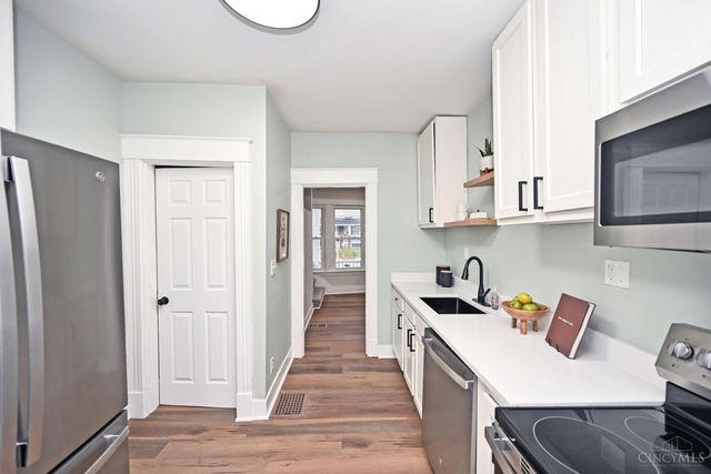 1933 Hewitt Avenue, Cincinnati, OH 45207