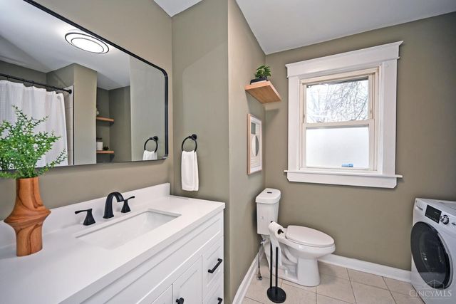 1933 Hewitt Avenue, Cincinnati, OH 45207