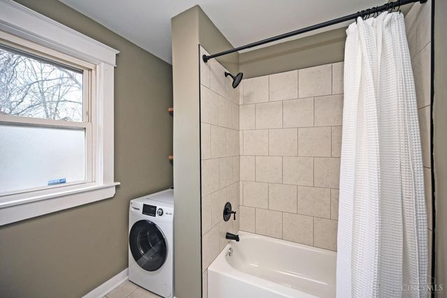 1933 Hewitt Avenue, Cincinnati, OH 45207