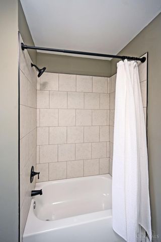 1933 Hewitt Avenue, Cincinnati, OH 45207