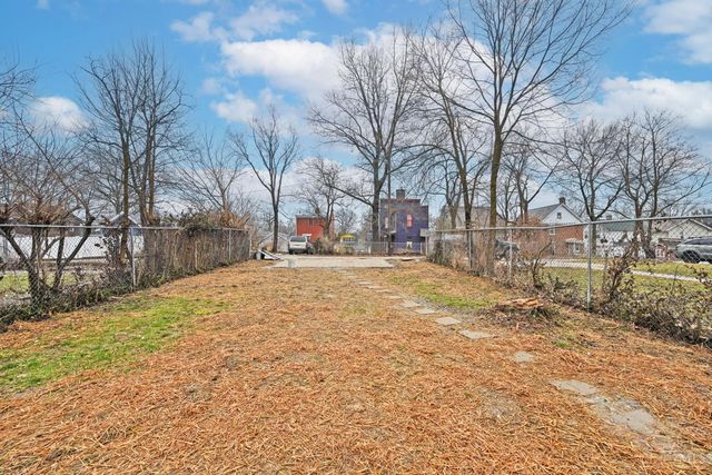 1933 Hewitt Avenue, Cincinnati, OH 45207