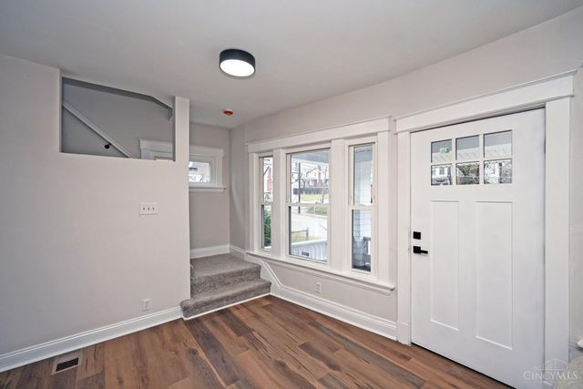 1933 Hewitt Avenue, Cincinnati, OH 45207