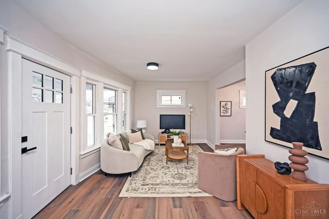 1933 Hewitt Avenue, Cincinnati, OH 45207