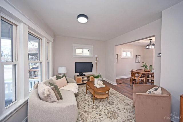 1933 Hewitt Avenue, Cincinnati, OH 45207