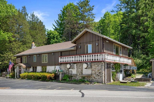 1380 Friess Lake ROAD, Hubertus, WI 53033