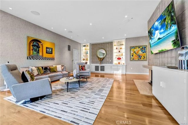 935 Hillcrest, Pasadena, CA 91106