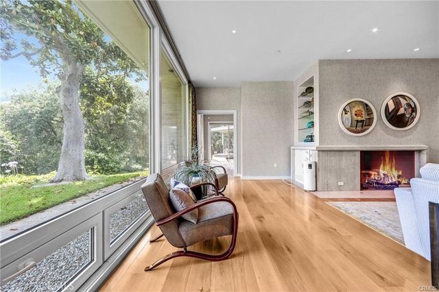 935 Hillcrest, Pasadena, CA 91106