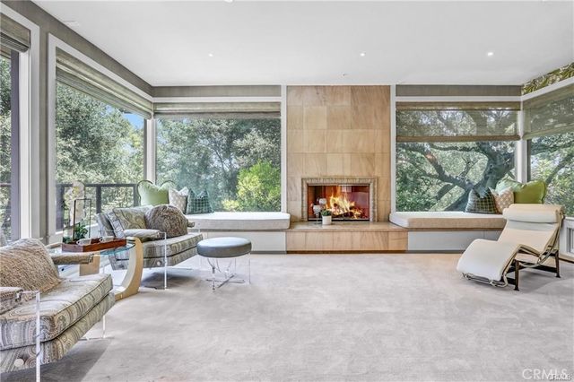 935 Hillcrest, Pasadena, CA 91106