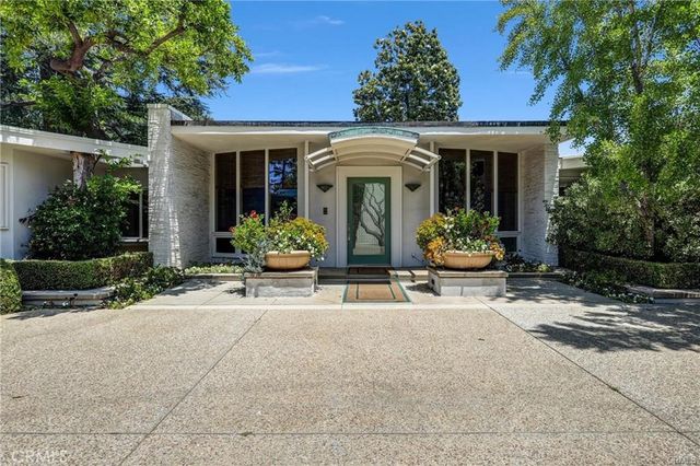 935 Hillcrest, Pasadena, CA 91106