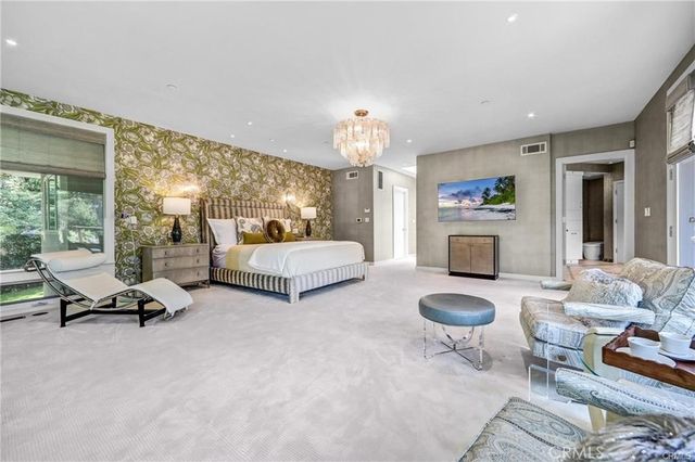 935 Hillcrest, Pasadena, CA 91106