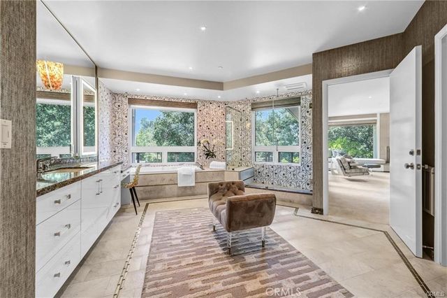 935 Hillcrest, Pasadena, CA 91106