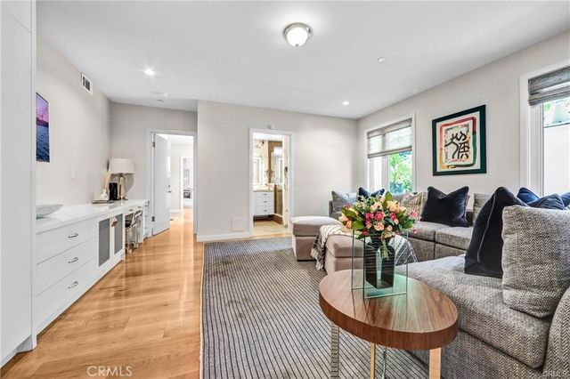 935 Hillcrest, Pasadena, CA 91106