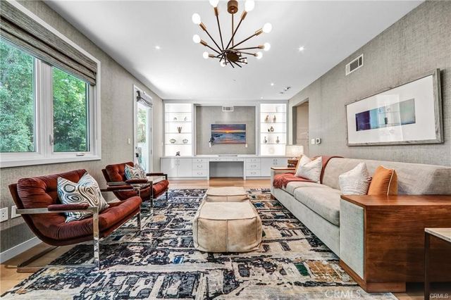 935 Hillcrest, Pasadena, CA 91106