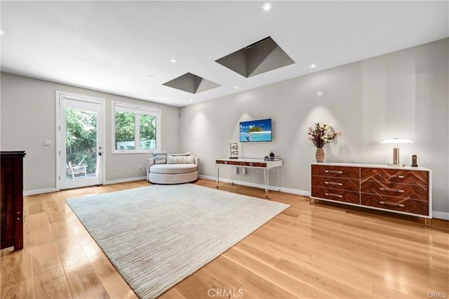 935 Hillcrest, Pasadena, CA 91106