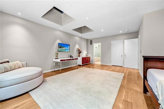 935 Hillcrest, Pasadena, CA 91106